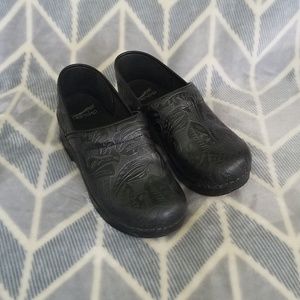 Dansko Pro Tooled Black Leather Clogs Size 8 EU 38